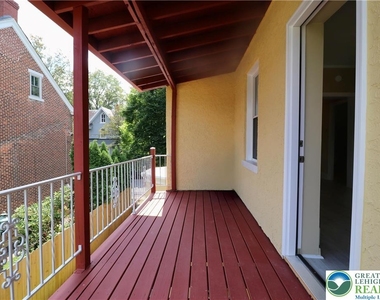 526 Prospect Avenue - Photo Thumbnail 8