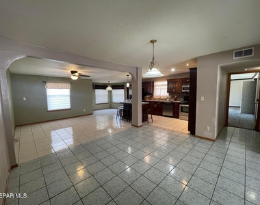 808 Merriman Drive - Photo Thumbnail 1