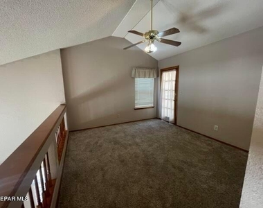 808 Merriman Drive - Photo Thumbnail 11
