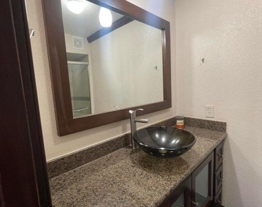 808 Merriman Drive - Photo Thumbnail 6