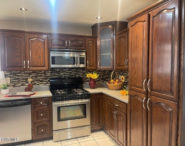 808 Merriman Drive - Photo Thumbnail 19