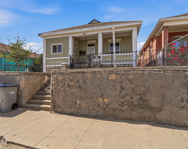 1925 Arizona Avenue - Photo Thumbnail 5