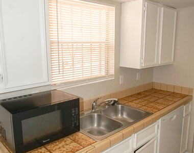 3121 Wayside Street - Photo Thumbnail 6
