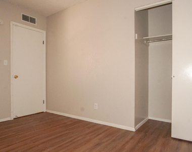 3121 Wayside Street - Photo Thumbnail 13