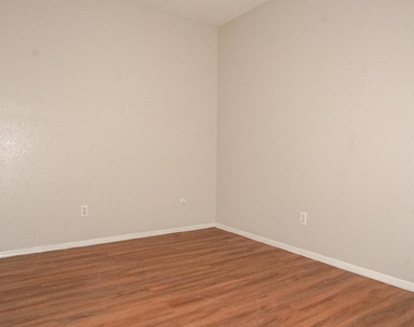3121 Wayside Street - Photo Thumbnail 12
