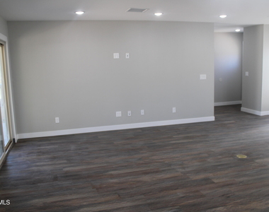 3133 Fierro Drive - Photo Thumbnail 7