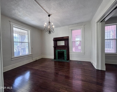 215 W Rio Grande Avenue - Photo Thumbnail 4