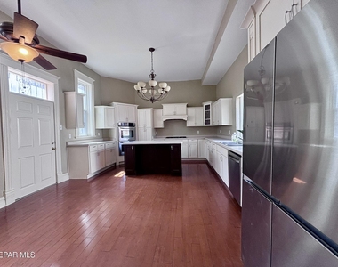 215 W Rio Grande Avenue - Photo Thumbnail 9