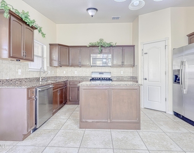 14325 Woods Point Avenue - Photo Thumbnail 9