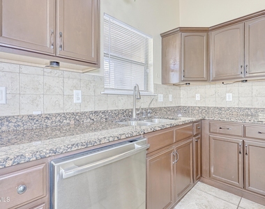 14325 Woods Point Avenue - Photo Thumbnail 11