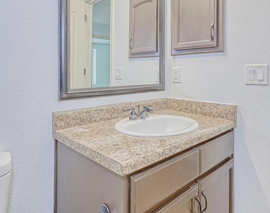 14325 Woods Point Avenue - Photo Thumbnail 21