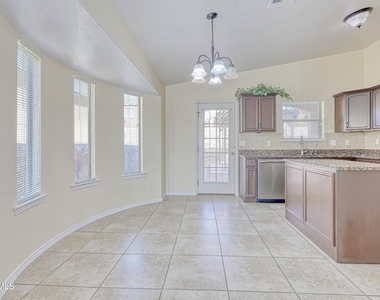 14325 Woods Point Avenue - Photo Thumbnail 7