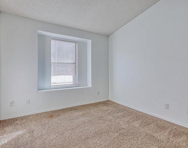 14325 Woods Point Avenue - Photo Thumbnail 18