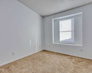 14325 Woods Point Avenue - Photo Thumbnail 16