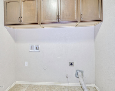 14325 Woods Point Avenue - Photo Thumbnail 14