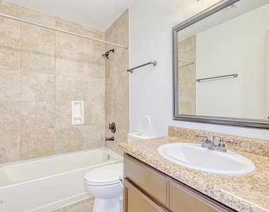 14325 Woods Point Avenue - Photo Thumbnail 22