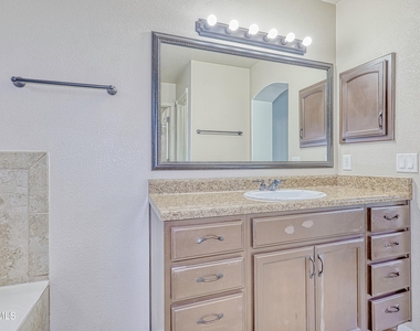 14325 Woods Point Avenue - Photo Thumbnail 28