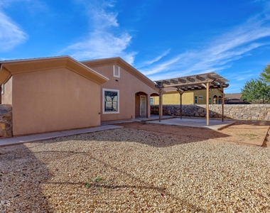 14325 Woods Point Avenue - Photo Thumbnail 32