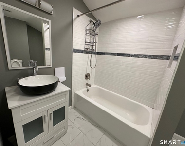 70 Hawthorne Street - Photo Thumbnail 18