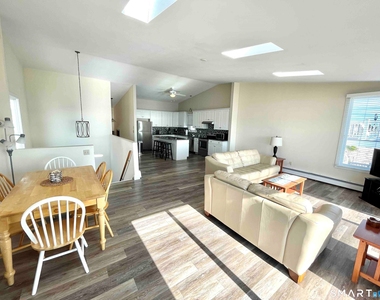 747 Broadway - Photo Thumbnail 4