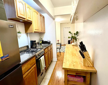 420 East 83rd Street - Photo Thumbnail 2