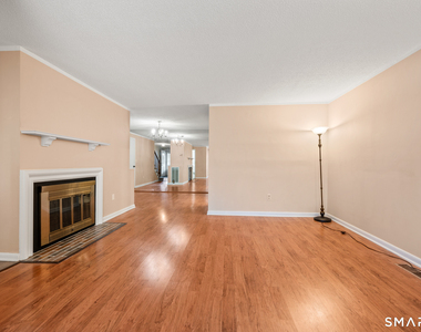 18 Dutton Place Way - Photo Thumbnail 6