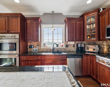 181 Martha Way - Photo Thumbnail 11