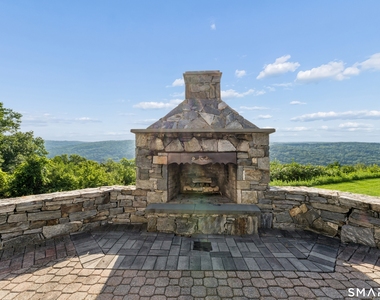 181 Martha Way - Photo Thumbnail 3