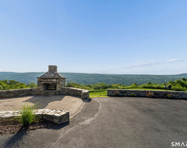 181 Martha Way - Photo Thumbnail 2