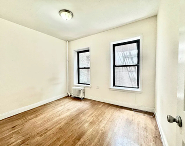 30 St Marks Place - Photo Thumbnail 2