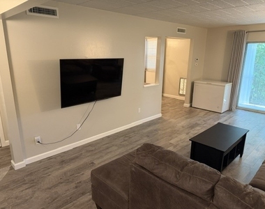 601 Camelot - Photo Thumbnail 2