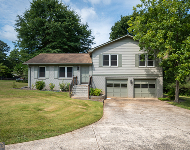 1030 Carriage Hill Road - Photo Thumbnail 2