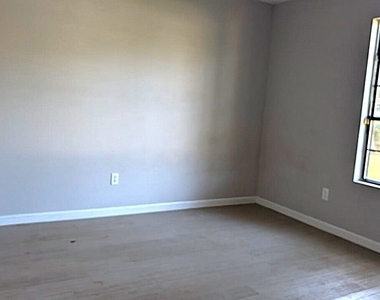 100 Silas Court - Photo Thumbnail 4