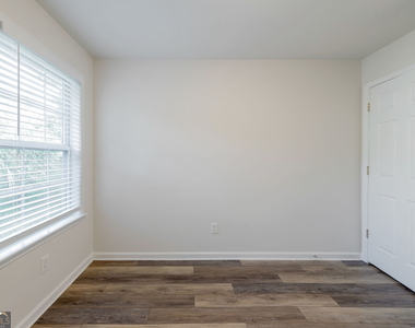 196 Highland Falls Drive - Photo Thumbnail 13