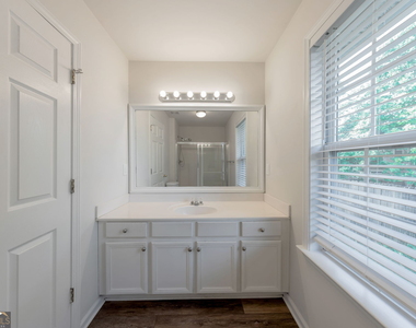 196 Highland Falls Drive - Photo Thumbnail 10