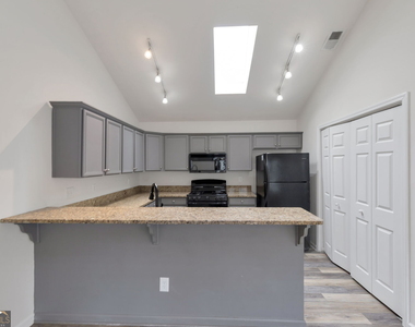 196 Highland Falls Drive - Photo Thumbnail 5