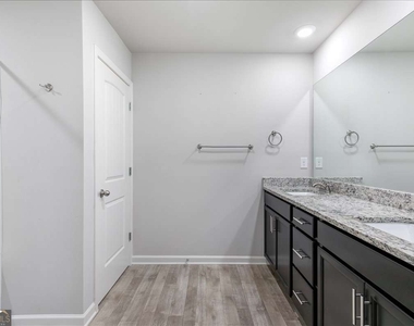 6426 Beaver Creek Trail - Photo Thumbnail 10
