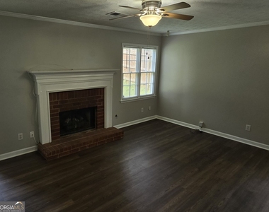 724 Jamie Way Ne - Photo Thumbnail 4