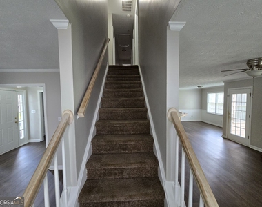 724 Jamie Way Ne - Photo Thumbnail 6