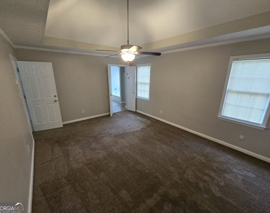 724 Jamie Way Ne - Photo Thumbnail 9