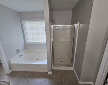 724 Jamie Way Ne - Photo Thumbnail 10
