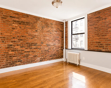 Clinton Street & Rivington Street - Photo Thumbnail 1