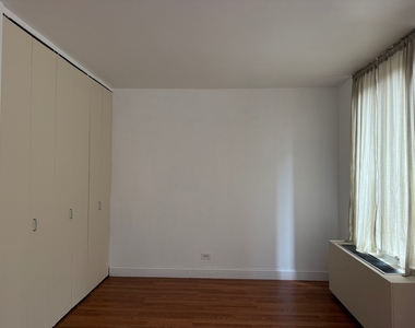 145 East 48th Street - Photo Thumbnail 2