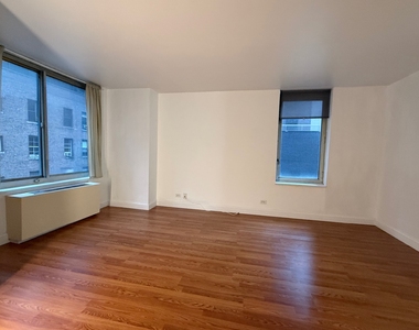 145 East 48th Street - Photo Thumbnail 4