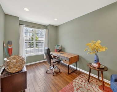 97 Autumn Ln - Photo Thumbnail 4