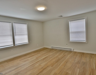 55 Beaver Ave Apt 1 - Photo Thumbnail 7