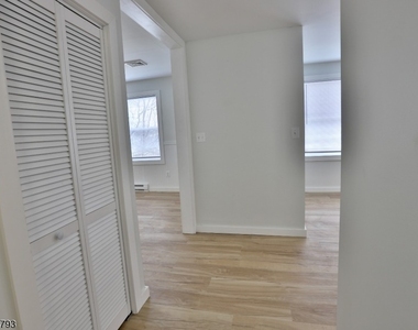 55 Beaver Ave Apt 1 - Photo Thumbnail 9