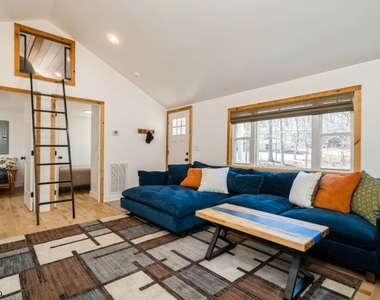 100 Poplar Ln - Photo Thumbnail 2