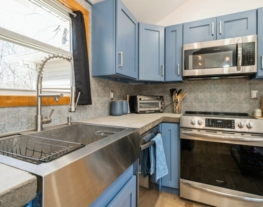 100 Poplar Ln - Photo Thumbnail 6