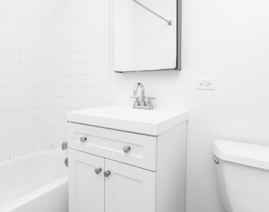 135 William Street - Photo Thumbnail 5